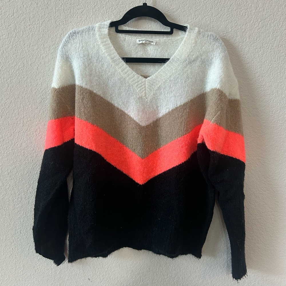 Newbury Kustom Chevron Stripe V-Neck Sweater, Women’s Medium, Cozy Color Block